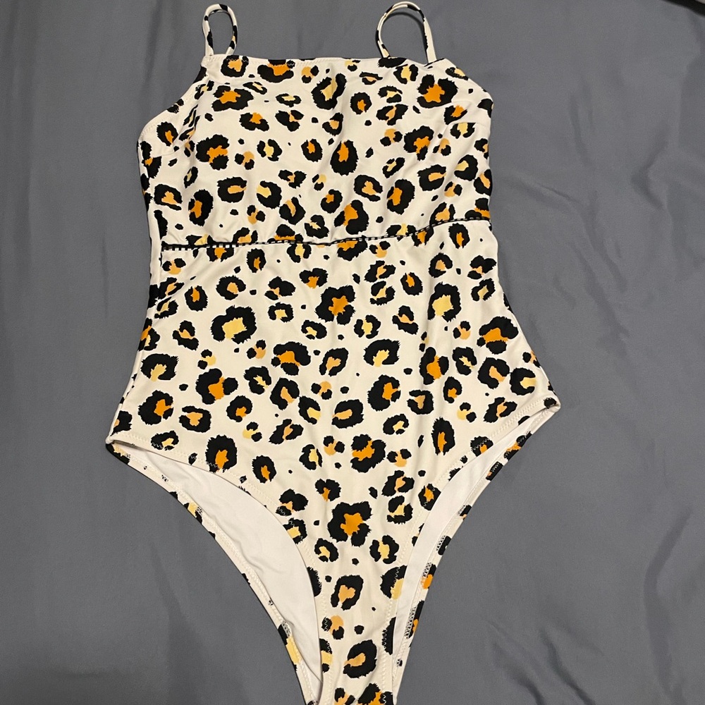 NWOT Cupshe Leopard swimsuit